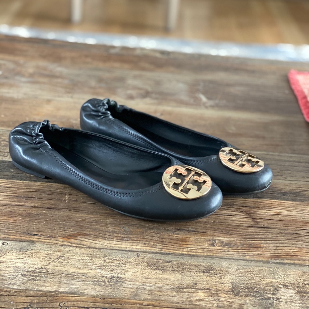 Tory Burch logo ballet flats